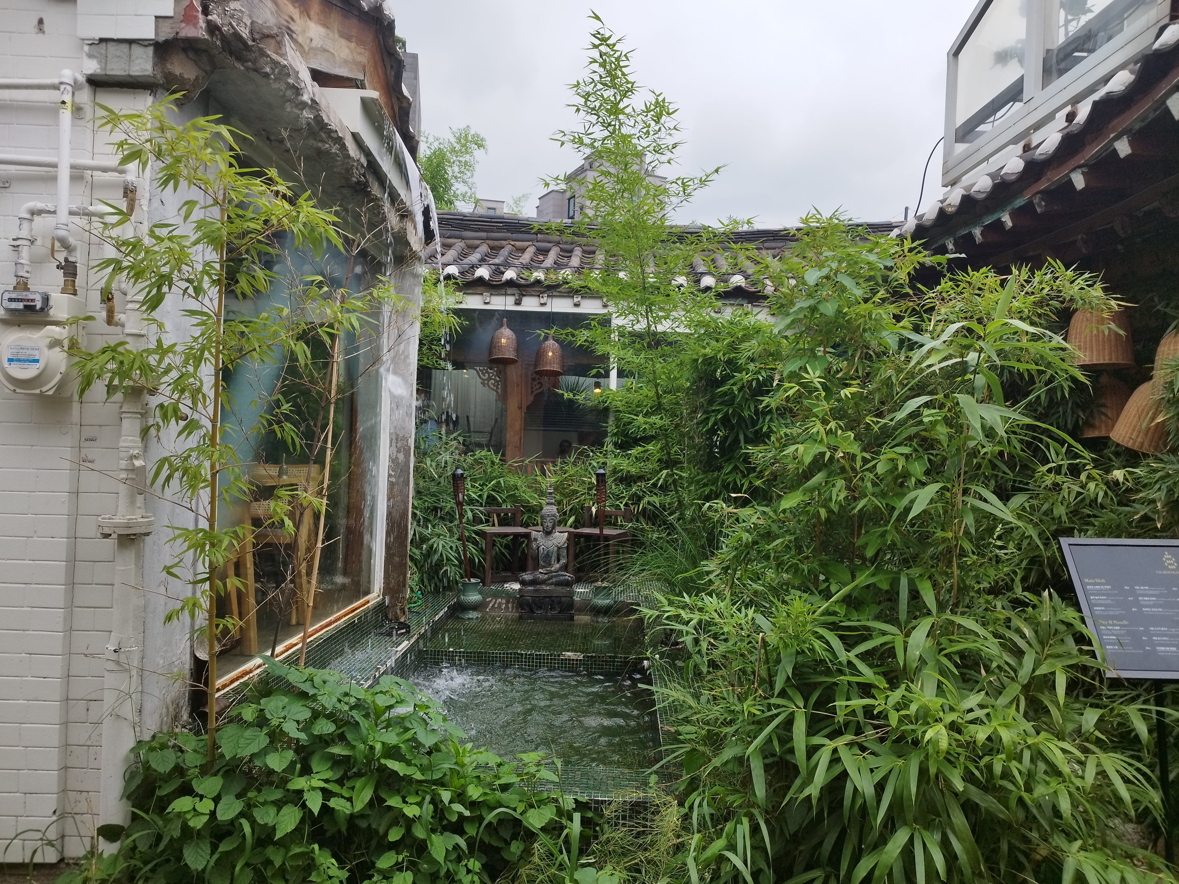 Ikseon-dong courtyard